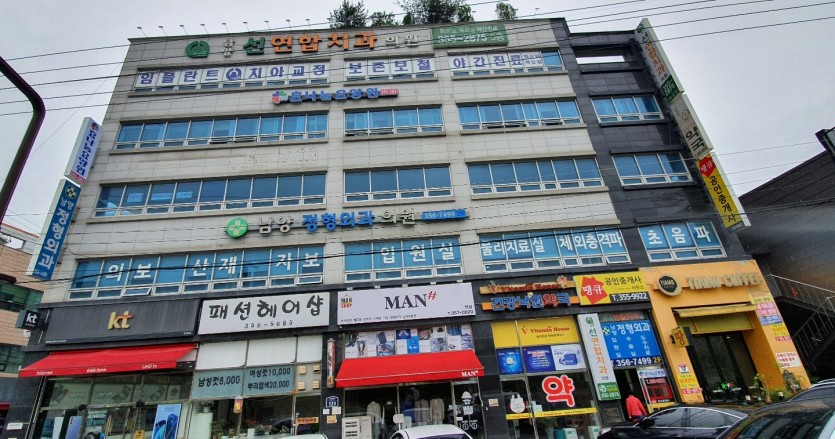 효나눔요양원 입구 건물과 간판3
